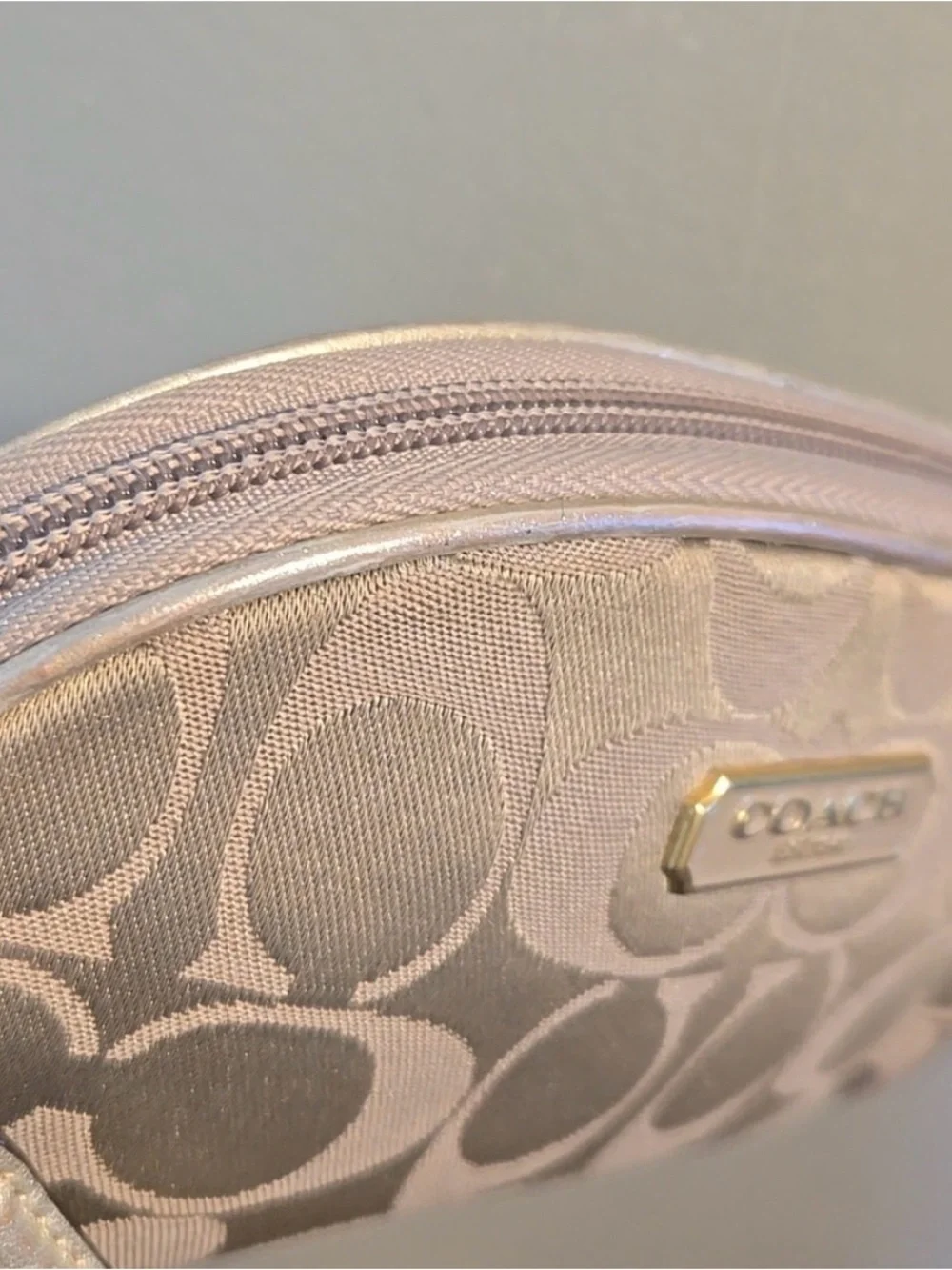 Coach Signature Small Cosmetic Pouch Holiday 2010 edition